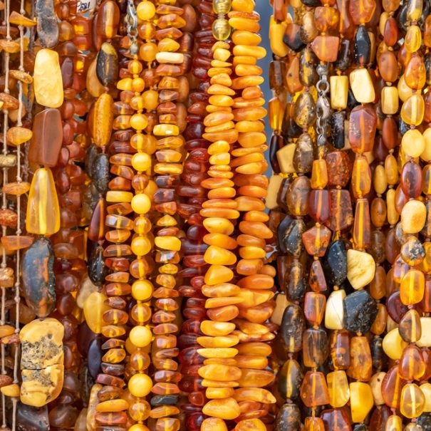 Eine Auswahl an Bernstein-Schmuck