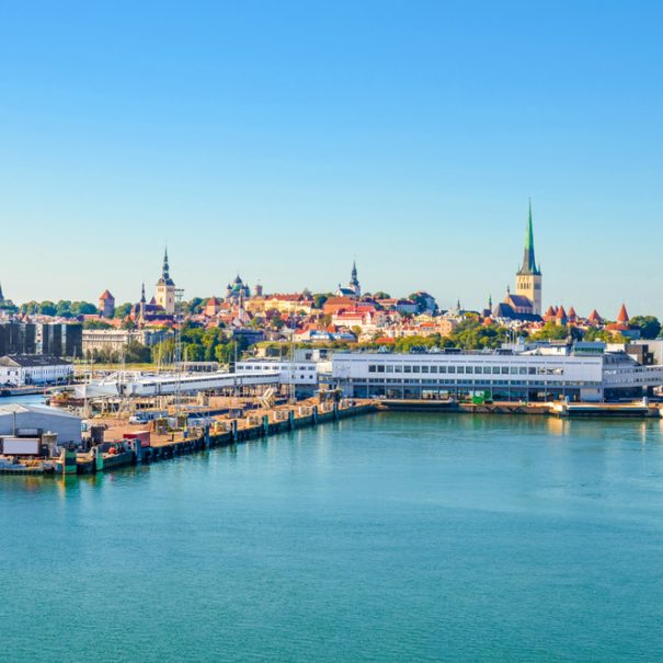 Blick auf Tallinn vom Wasser aus