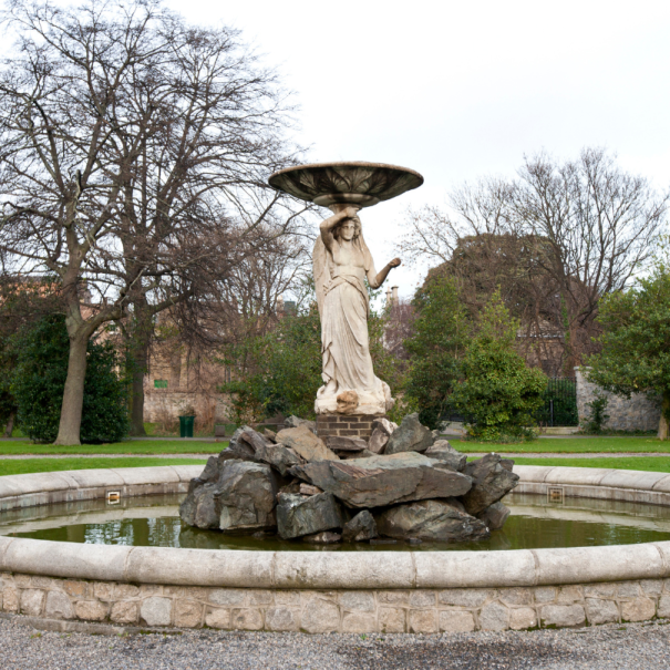 Ein Brunnen in den Iveagh Gardens