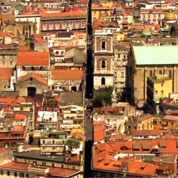 Blick auf die schmale Straße Spaccanapoli