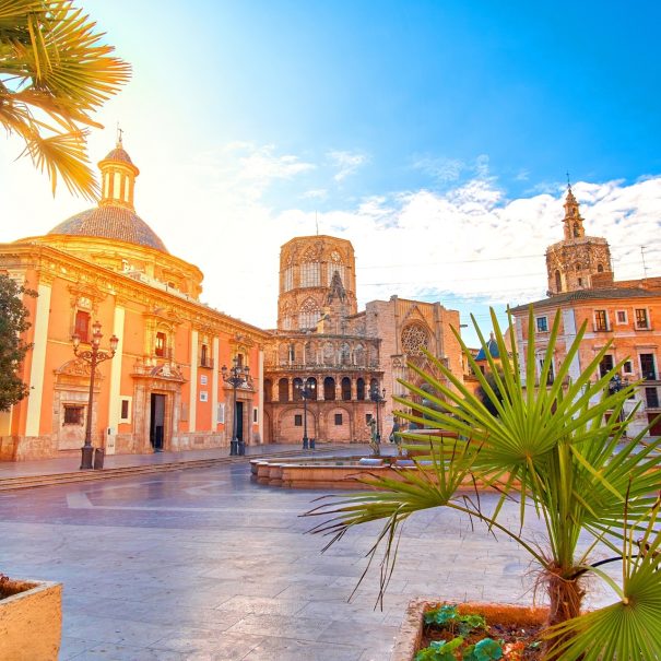 Blick auf den Plaza de la Virgen in Valencia