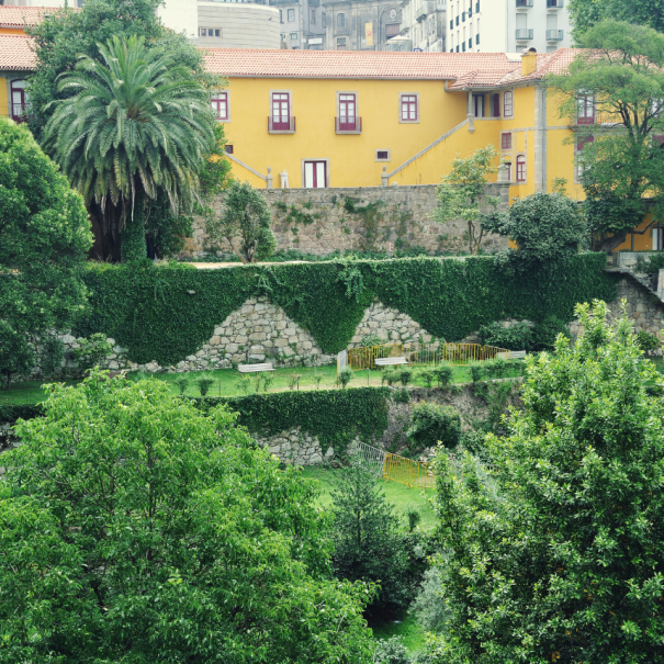 Blick auf den Garten "Jardim das Virtudes"