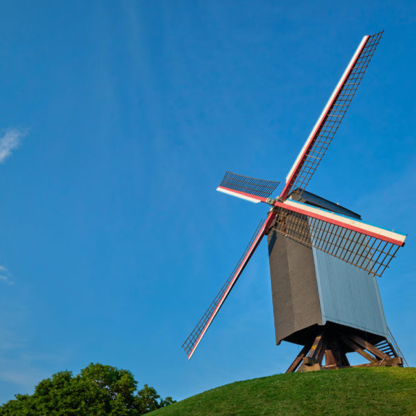 Blick auf die Windmühle "Sint-Janshuismolen"